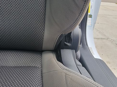 Used 2015 Hyundai Genesis 3.8 image 13