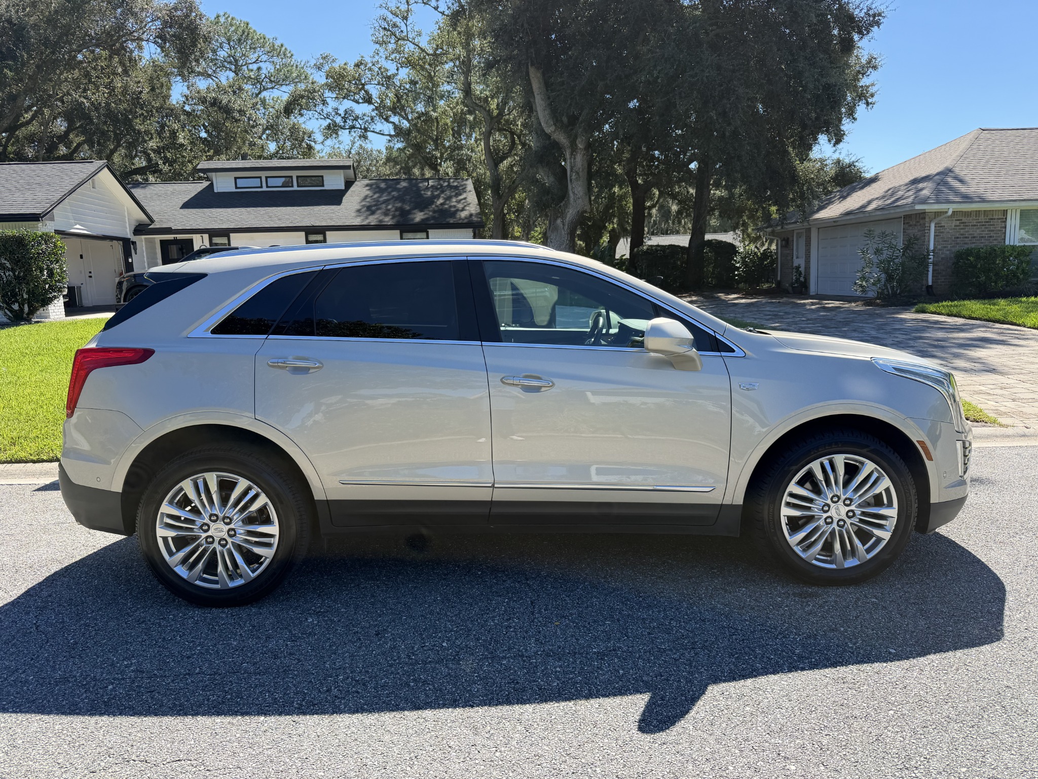 Used 2017 Cadillac XT5 Premium Luxury w/ Driver Assist Package FWD image 14