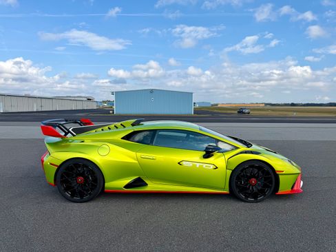 Used 2021 Lamborghini Huracan STO RWD image 8