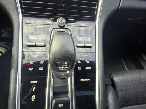 Used 2018 Porsche Panamera image 11