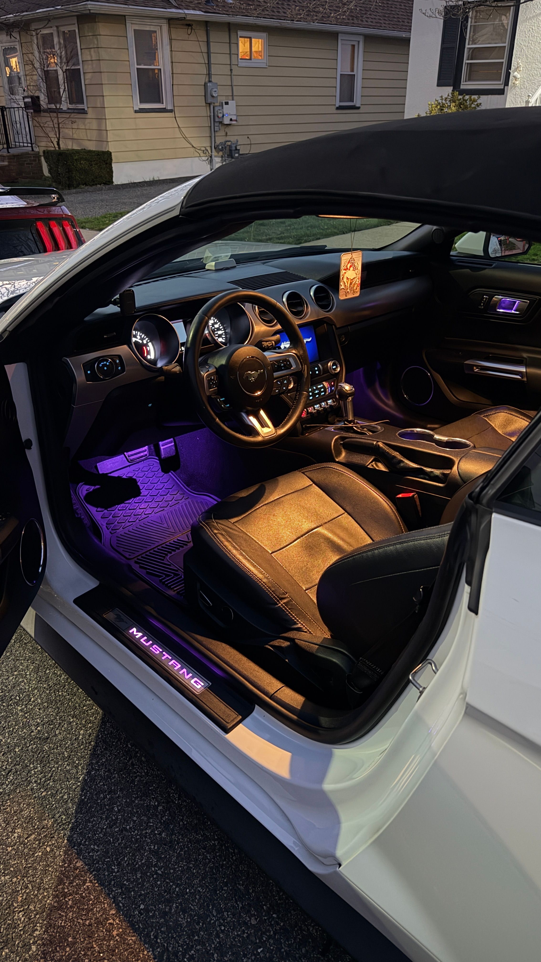 Used 2019 Ford Mustang Premium RWD image 11