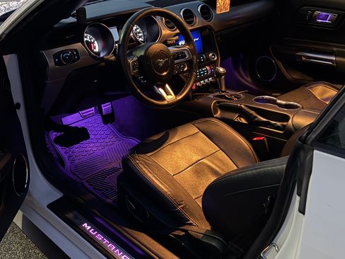 Used 2019 Ford Mustang Premium image 11
