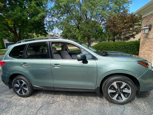 Used 2017 Subaru Forester 2.5i Premium w/ Protection Package #1 AWD/4WD image 2