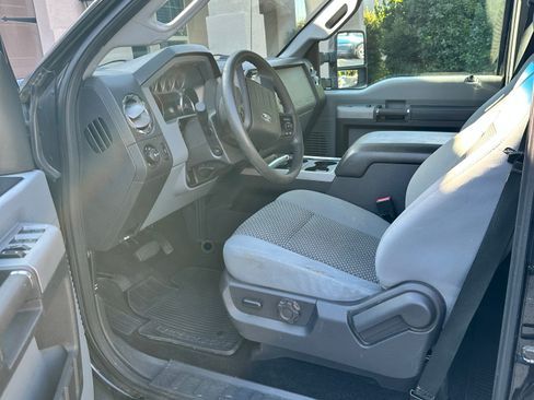 Used 2014 Ford F250 XLT w/ XLT Premium Package AWD/4WD image 12