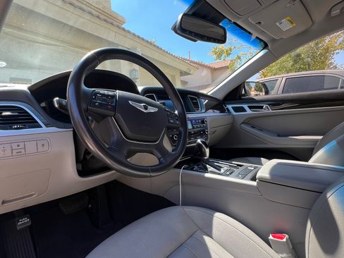 Used 2015 Hyundai Genesis 3.8 RWD image 4