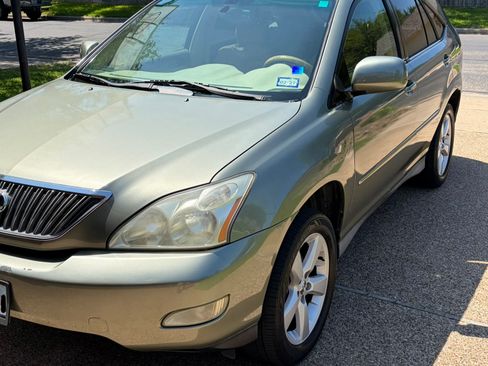 Used 2005 Lexus RX 330 FWD image 2