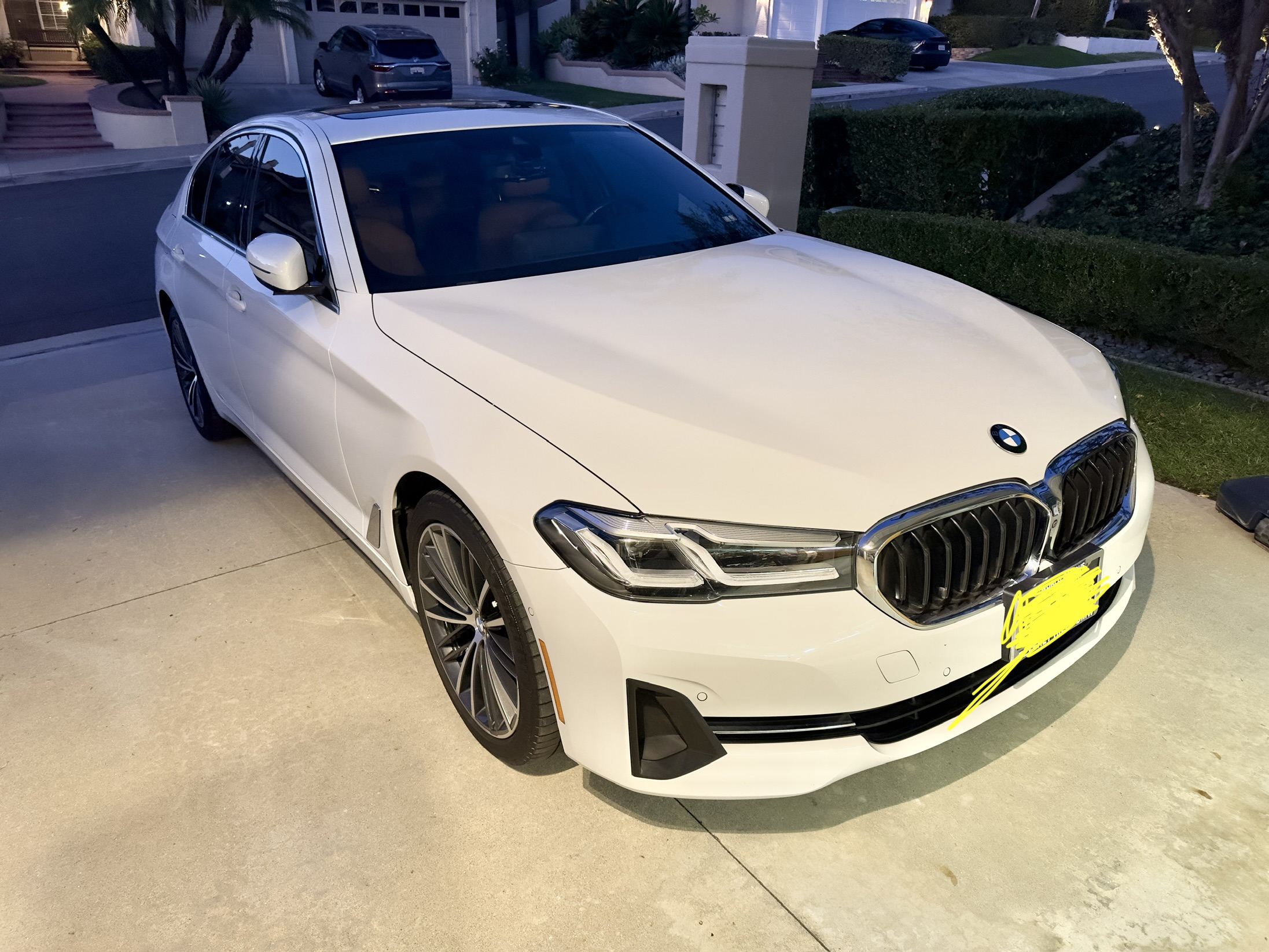 Used 2021 BMW 530e w/ Parking Assistance Package RWD image 1