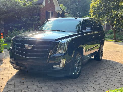 Used 2019 Cadillac Escalade Premium Luxury w/ Escalade Sport Edition AWD/4WD image 9