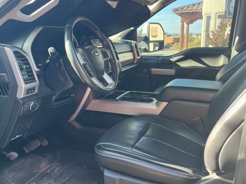 Used 2020 Ford F250 Lariat w/ Lariat Ultimate Package AWD/4WD image 5