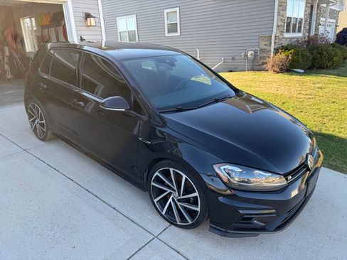 Used 2018 Volkswagen Golf R 4-Door image 1