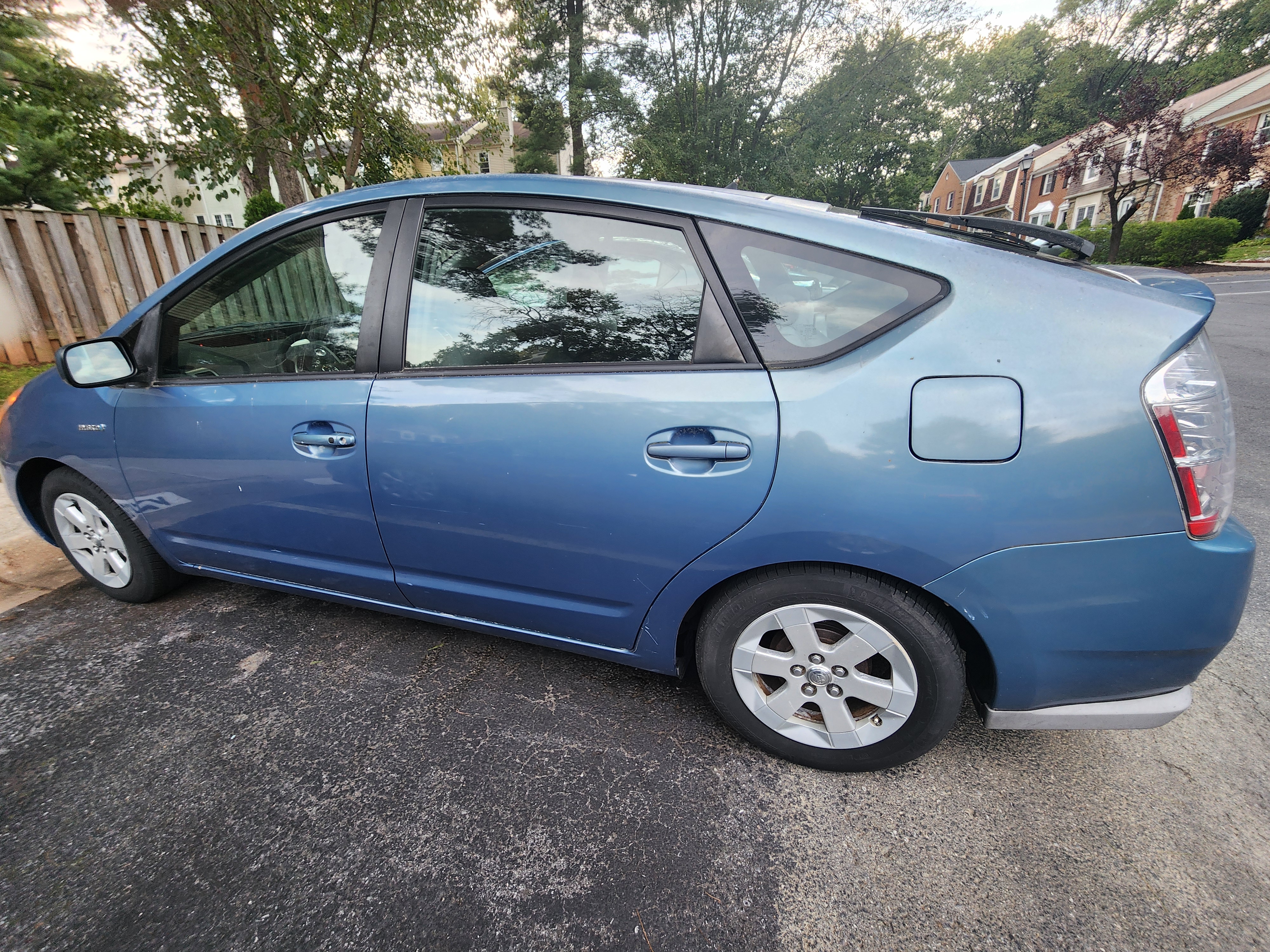 Used 2008 Toyota Prius w/ Pkg 2 FWD image 1