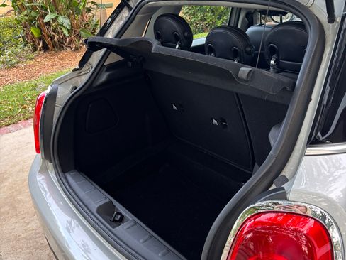 Used 2018 MINI Cooper 4-Door Hardtop image 23