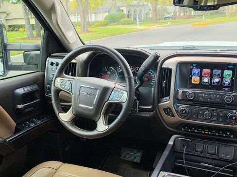 Used 2019 GMC Sierra 2500 Denali w/ Duramax Plus Package image 14