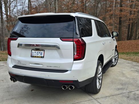 Used 2024 GMC Yukon Denali w/ Advanced Technology Package image 10