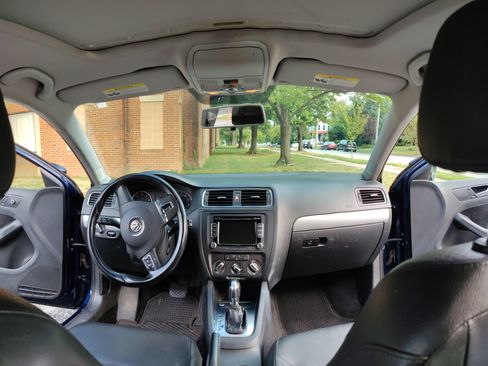 Used 2014 Volkswagen Jetta SE image 16