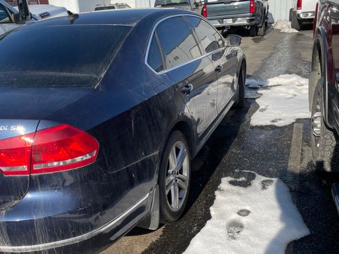 Used 2015 Volkswagen Passat TDI SEL Premium image 2