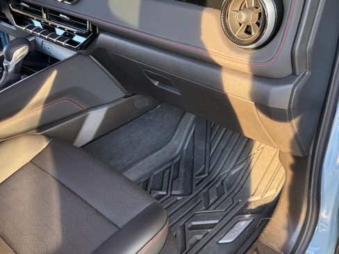 Used 2025 Chevrolet Colorado Z71 w/ Technology Package image 16