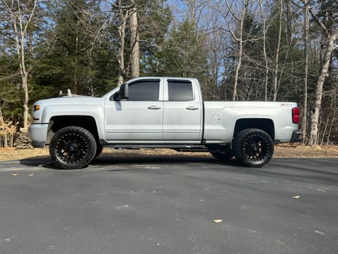 Used 2017 Chevrolet Silverado 1500 LT w/ All Star Edition AWD/4WD image 16