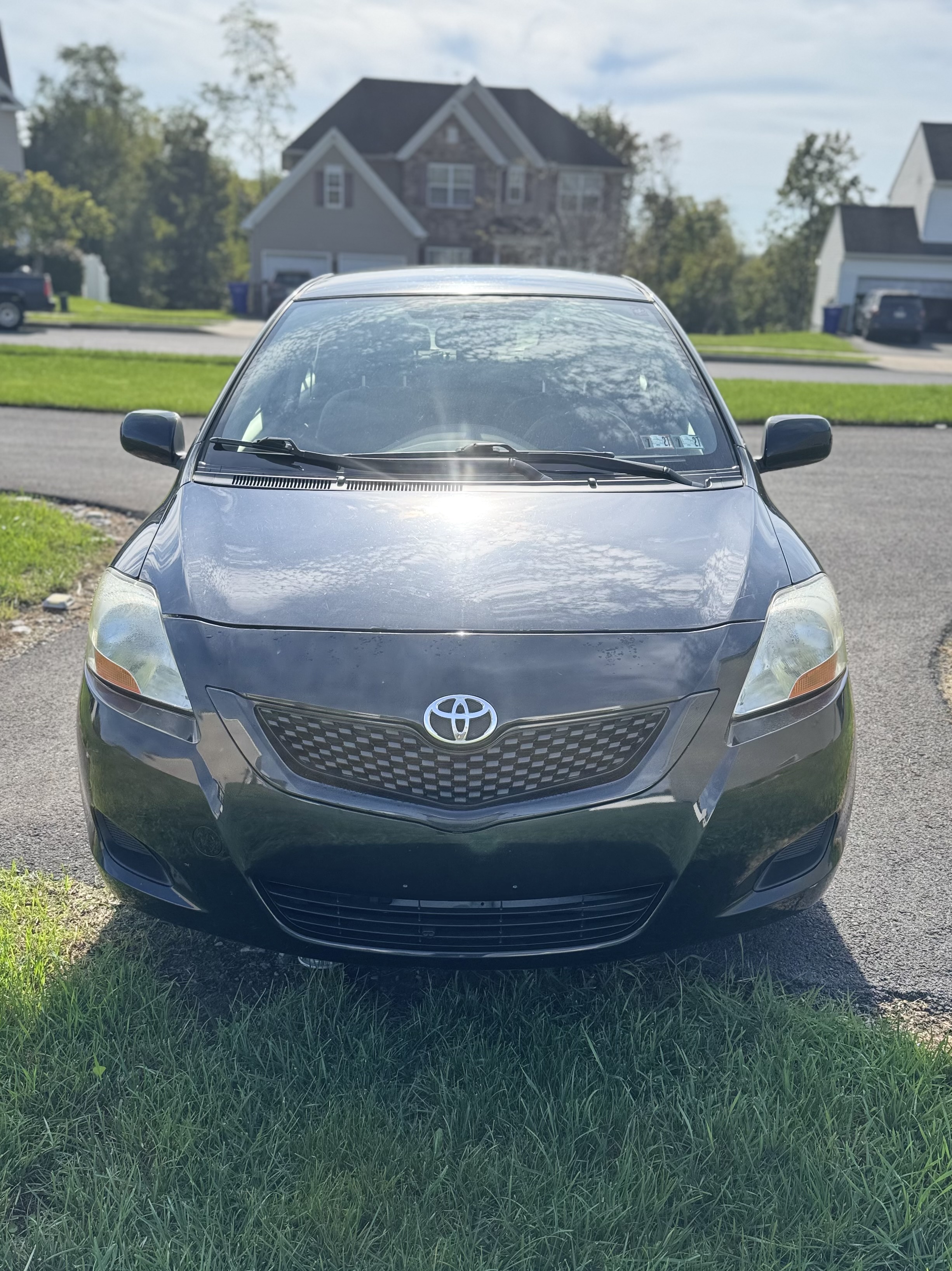 Used 2010 Toyota Yaris Sedan w/ Convenience Pkg FWD image 1