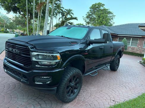 Used 2022 RAM 2500 Laramie w/ Night Edition AWD/4WD image 9