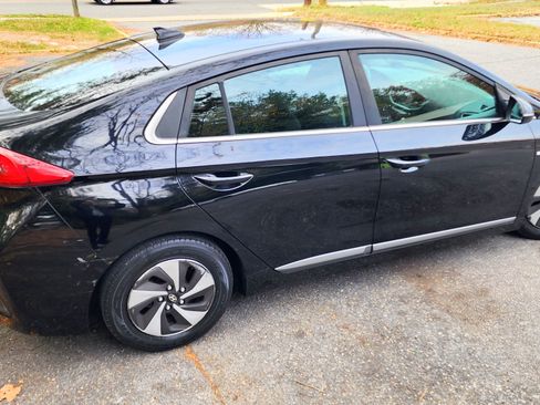 Used 2017 Hyundai Ioniq SEL image 2