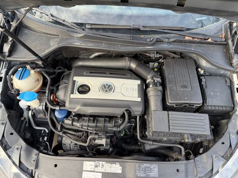 Used 2011 Volkswagen GTI 4-Door image 5