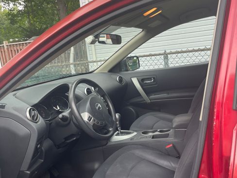 Used 2014 Nissan Rogue S w/ Convenience Package AWD/4WD image 2