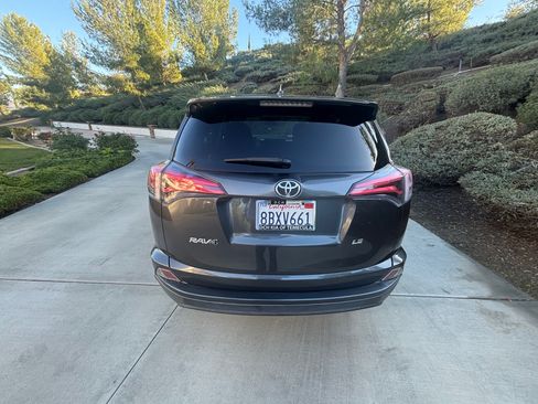 Used 2018 Toyota RAV4 LE w/ Carpet Mat Package image 5