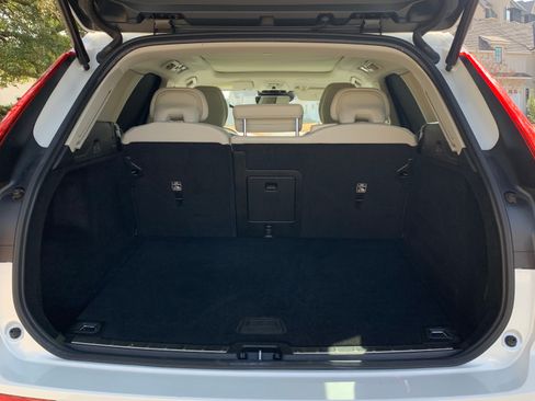 Used 2021 Volvo XC60 T5 Momentum image 10