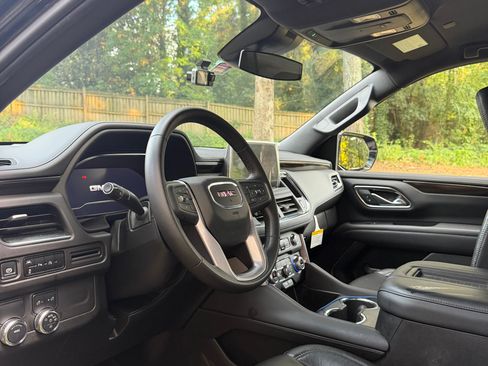 Used 2024 GMC Yukon XL SLE w/ Gmc Pro Safety Plus Package RWD image 9