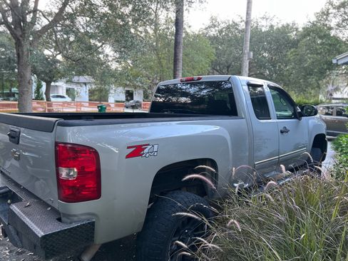 Used 2009 Chevrolet Silverado 2500 LT w/ Exterior Plus Package image 8