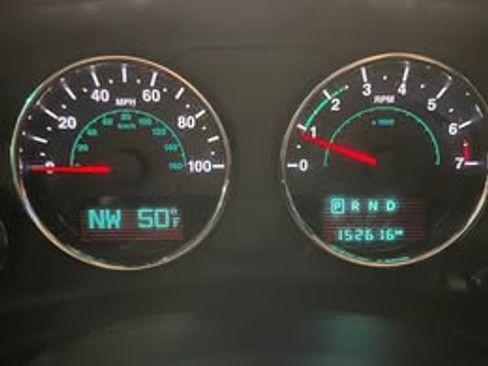 Used 2015 Jeep Wrangler Unlimited Sahara w/ Connectivity Group image 10