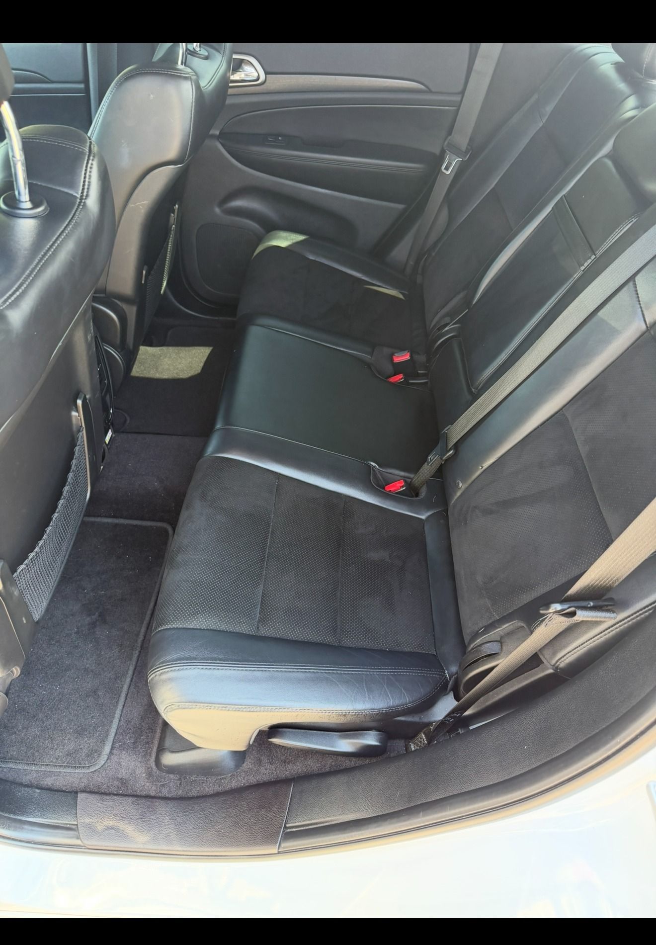 Used 2017 Jeep Grand Cherokee Altitude RWD image 9