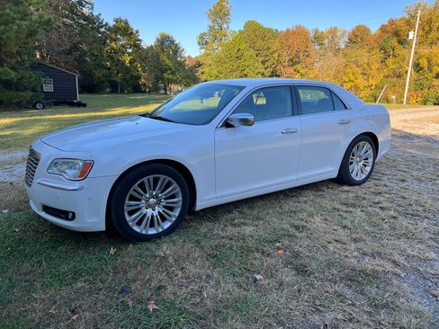 Used 2012 Chrysler 300 C Luxury Series image 2