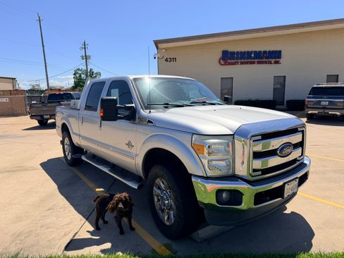 Used 2016 Ford F250 Lariat w/ Lariat Ultimate Package AWD/4WD image 2