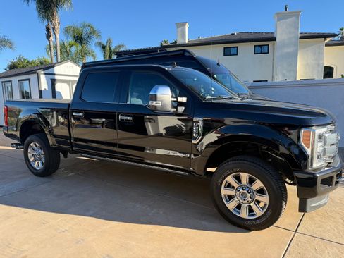 Used 2019 Ford F250 Platinum w/ Platinum Ultimate Package image 2
