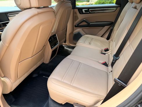 Used 2019 Porsche Cayenne S AWD/4WD image 14