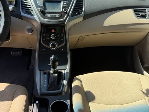 Used 2016 Hyundai Elantra Value Edition FWD image 11