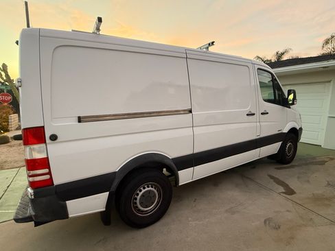 Used 2015 Mercedes-Benz Sprinter 2500 image 2