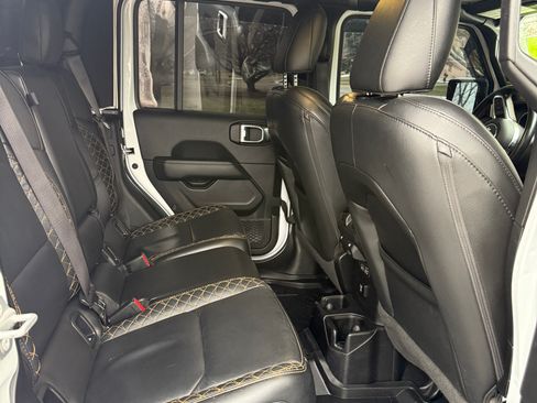 Used 2021 Jeep Gladiator Overland image 14