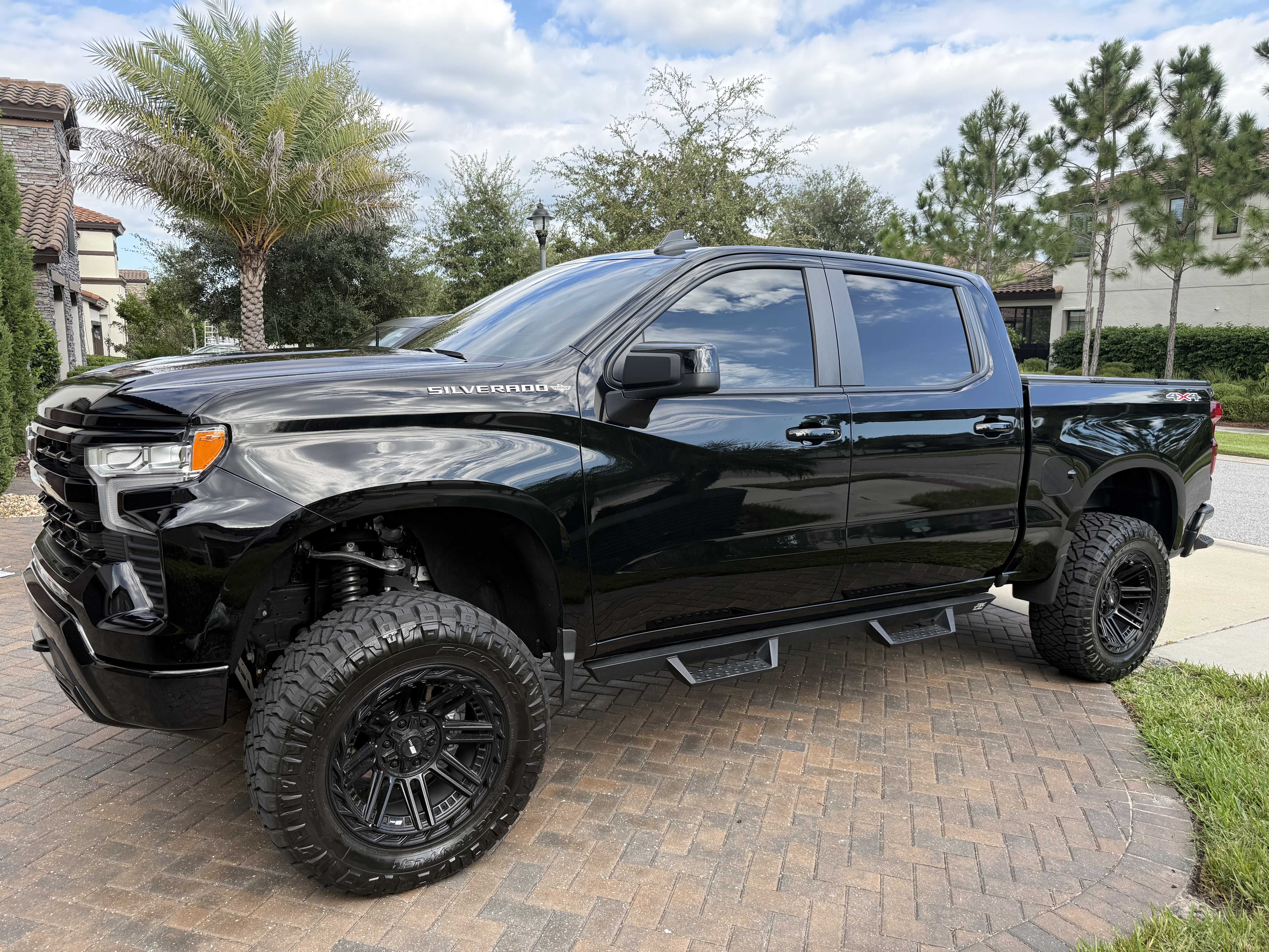 Used 2025 Chevrolet Silverado 1500 RST AWD/4WD image 1