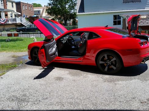 Used 2010 Chevrolet Camaro SS w/ RS Package image 1