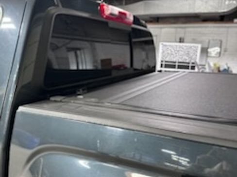 Used 2018 GMC Canyon SLT w/ Driver Alert Package image 2