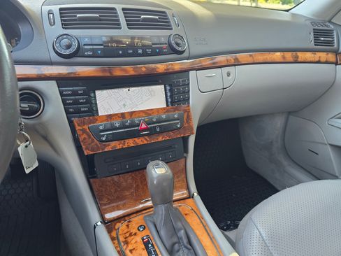 Used 2005 Mercedes-Benz E 500 Sedan image 29