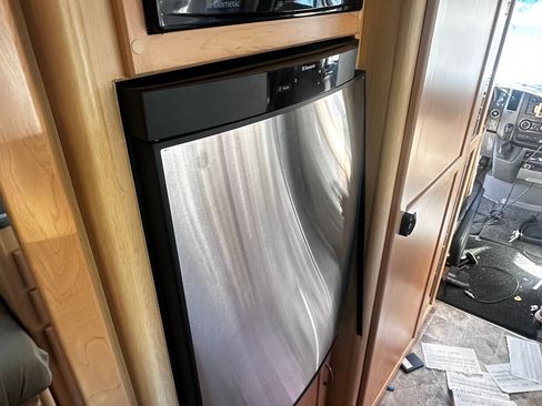 Used 2008 Dodge Sprinter 2500 w/ Window Group Iv Fixed Glass image 2