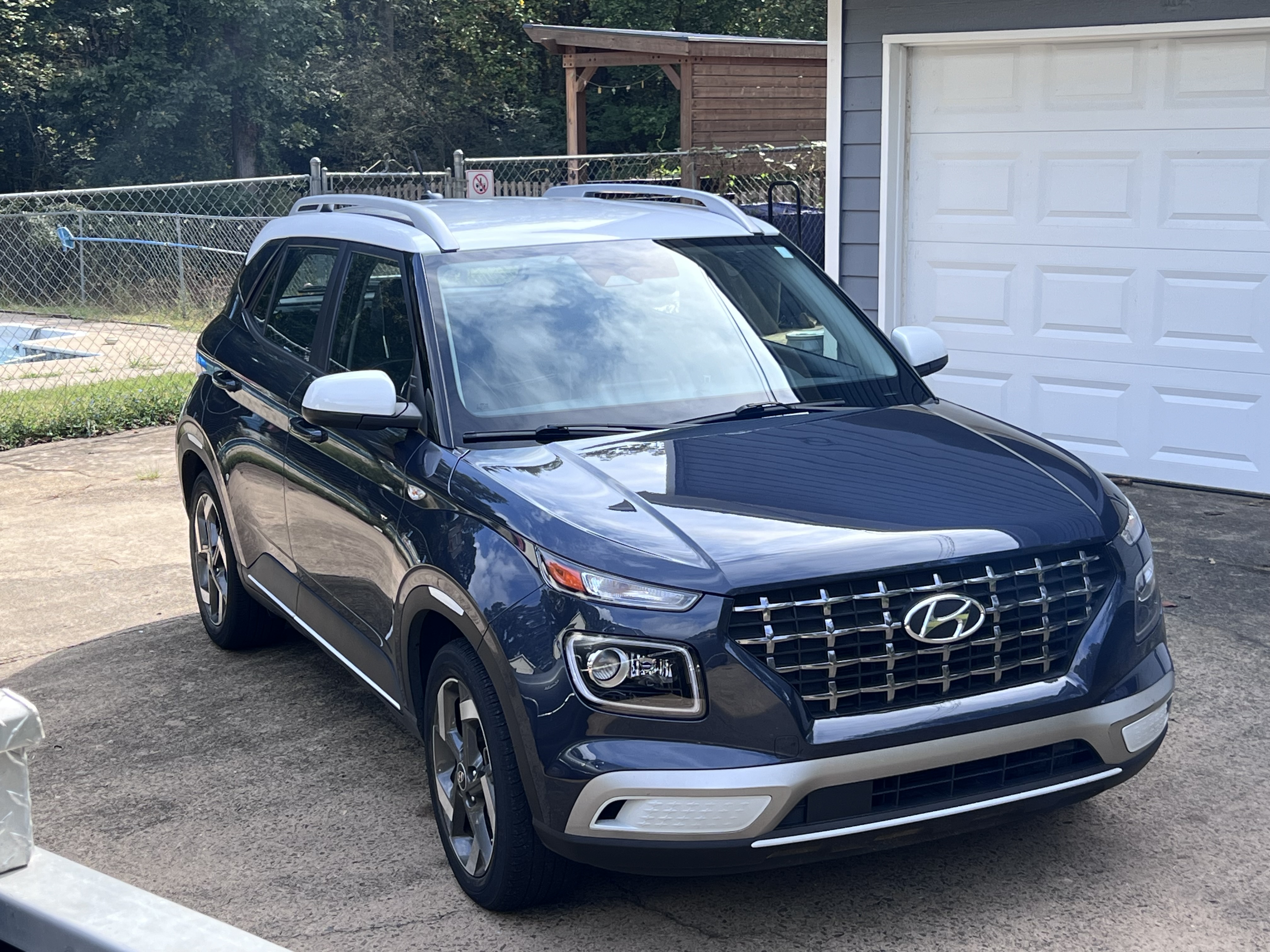 Used 2023 Hyundai Venue Limited w/ Cargo Package FWD image 6