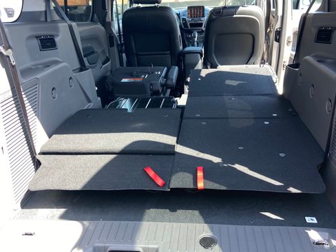 Used 2020 Ford Transit Connect XL image 8