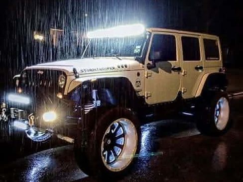 Used 2011 Jeep Wrangler Unlimited Sahara w/ Connectivity Group image 10