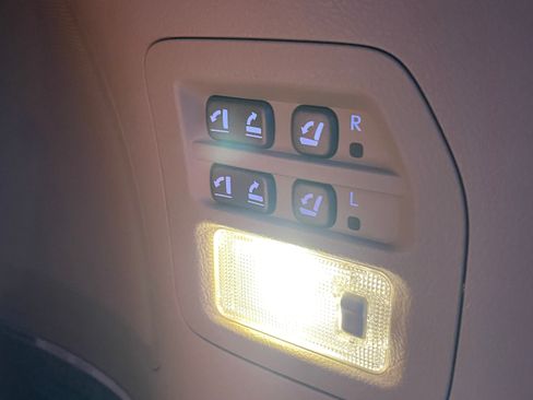 Used 2011 Lexus LX 570 4WD image 16