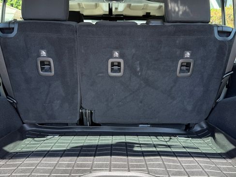 Used 2018 Jeep Wrangler Unlimited Sport AWD/4WD image 16